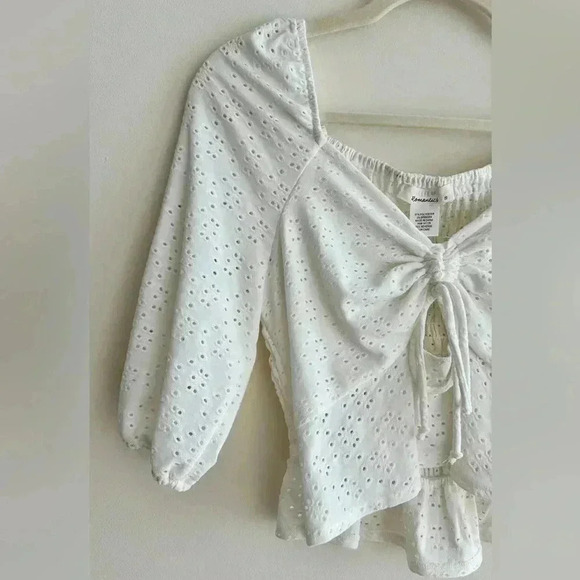 Urban Romantics Eyelet Lace Peplum Crop Top, Size Medium - Picture 3 of 16